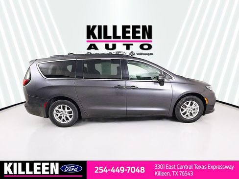 Used 2022 Chrysler Pacifica Touring-L FWD image 8