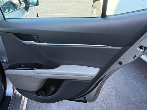 Used 2020 Toyota Camry SE image 16