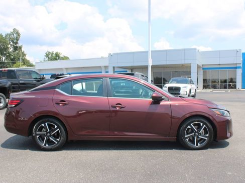 Used 2024 Nissan Sentra SV FWD image 11