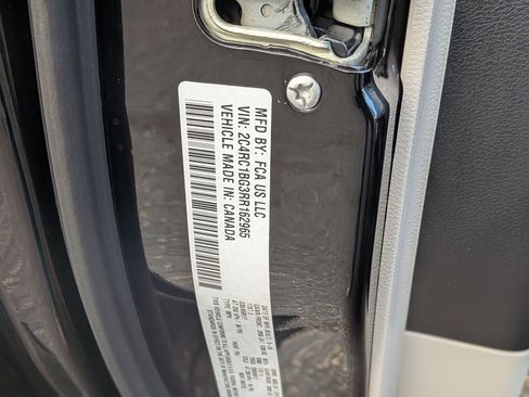 Used 2024 Chrysler Pacifica Touring-L image 36