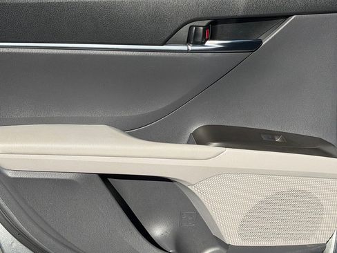 Used 2022 Toyota Camry LE image 9