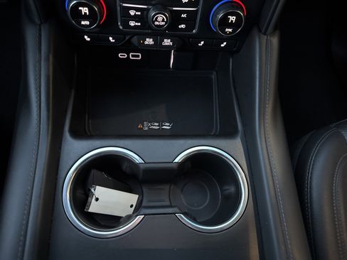 Used 2022 Chevrolet Suburban Z71 image 28