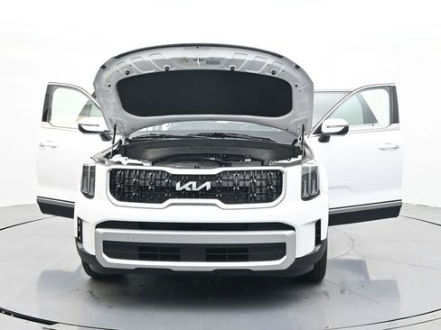 Used 2024 Kia Telluride EX w/ EX Captain's Chair Package image 43