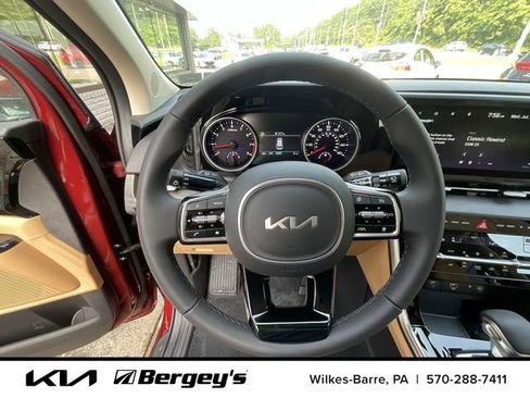 Certified 2024 Kia Carnival EX FWD image 6