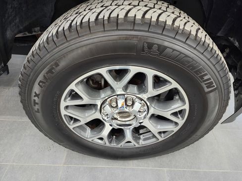 Used 2021 Ford F350 Lariat w/ Lariat Ultimate Package image 3