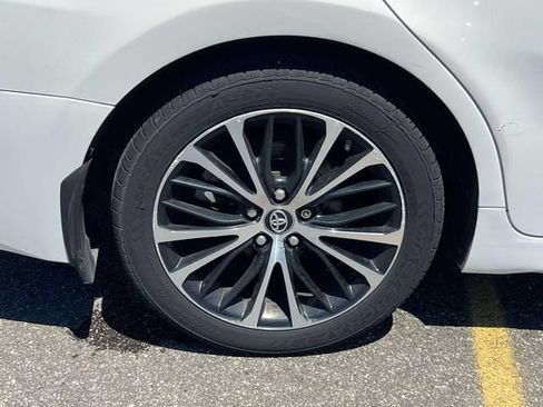 Used 2019 Toyota Camry SE FWD image 12