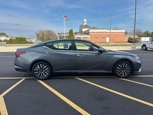 Used 2023 Nissan Altima 2.5 SV image 8