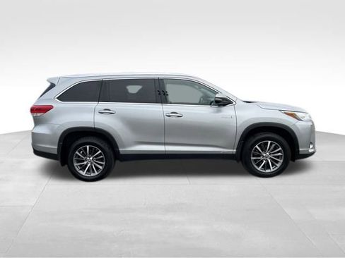 Used 2019 Toyota Highlander XLE image 10