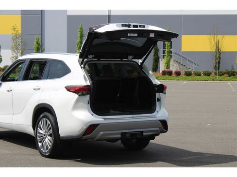 Used 2022 Toyota Highlander Platinum AWD/4WD image 36