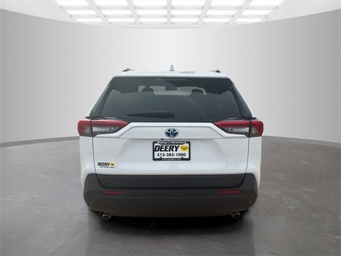 Used 2021 Toyota RAV4 LE image 5