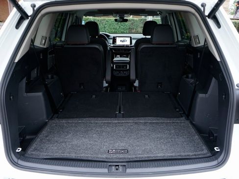 Used 2025 Volkswagen Atlas Peak Edition SE image 9