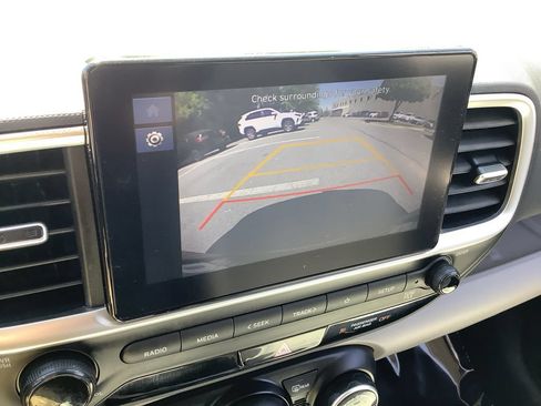 Used 2025 Hyundai Venue SEL FWD image 26