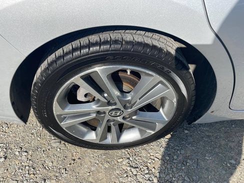 Used 2018 Hyundai Elantra Limited FWD image 30