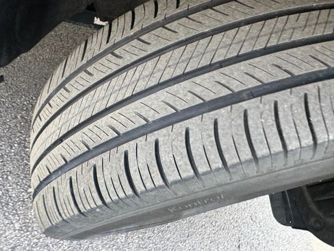 Used 2023 Ford Explorer XLT w/ Equipment Group 202A AWD/4WD image 29