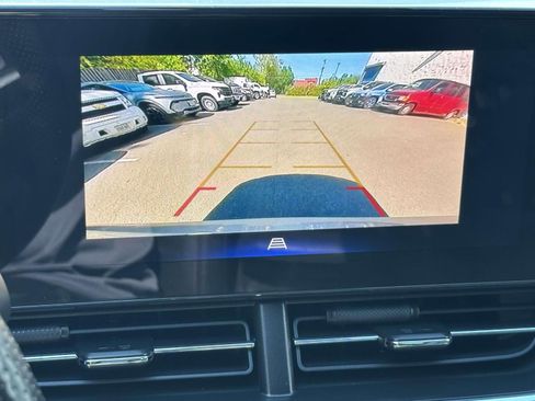 Used 2024 Chevrolet Trax RS w/ Sunroof Package FWD image 11