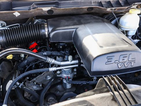 Used 2017 RAM 1500 Classic SLT image 32