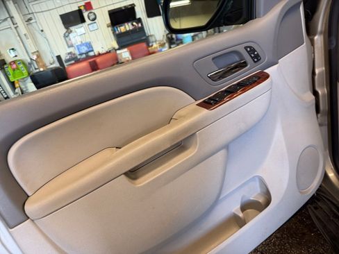 Used 2013 GMC Yukon SLT w/ SLT-2 Equipment Package AWD/4WD image 36