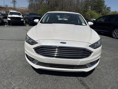 Used 2017 Ford Fusion SE w/ Equipment Group 201A image 2