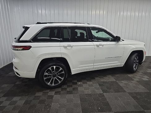 Used 2023 Jeep Grand Cherokee Overland w/ Advanced Protech Group III AWD/4WD image 3