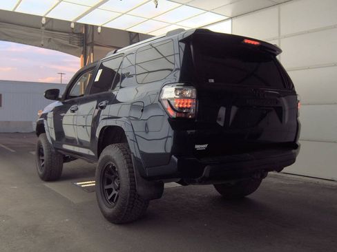 Used 2017 Toyota 4Runner TRD Off-Road Premium AWD/4WD image 4