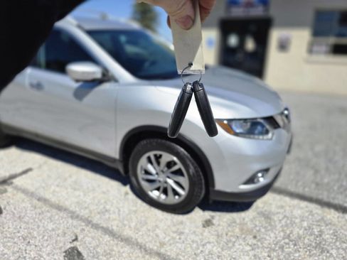 Used 2015 Nissan Rogue SL image 28