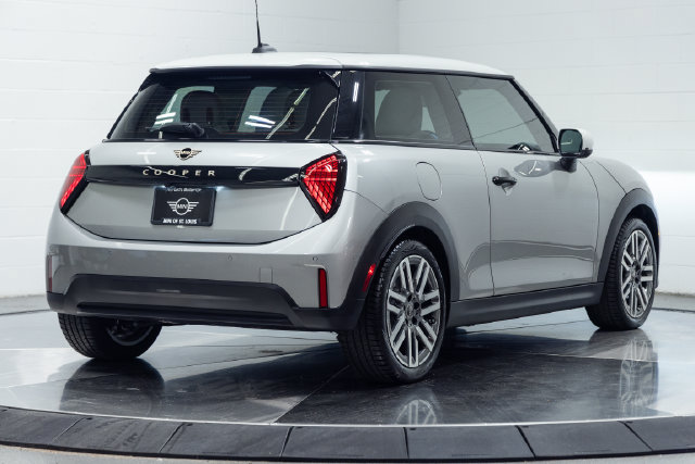 Certified 2026 MINI Cooper 2-Door Hardtop FWD image 11