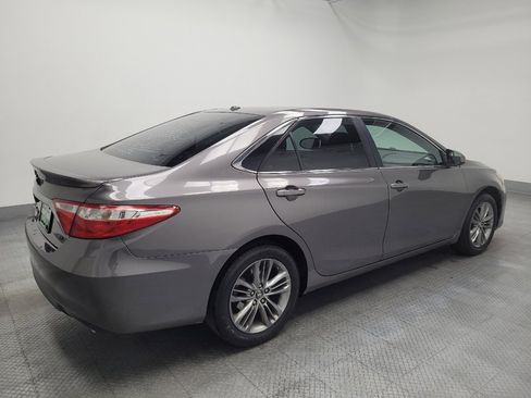 Used 2016 Toyota Camry SE w/ Moonroof Package image 10