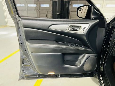 Used 2018 Nissan Pathfinder SL w/ Midnight Edition Package image 22