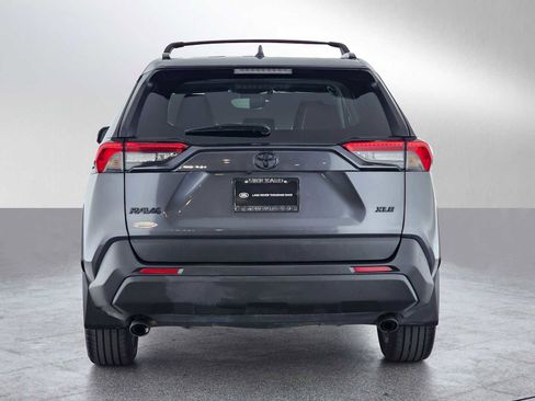 Used 2022 Toyota RAV4 XLE Premium image 4