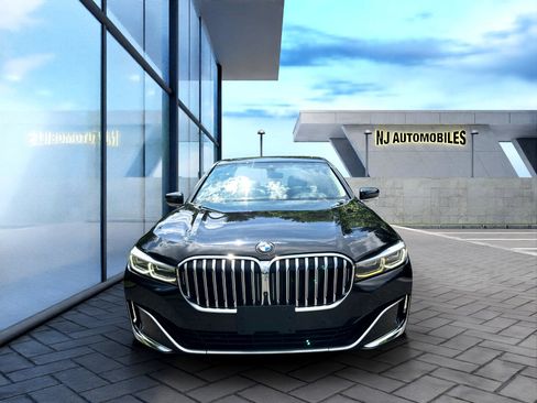 Used 2021 BMW 740i xDrive 740i xDrive Sedan w/ Luxury Rear Seating Package image 2