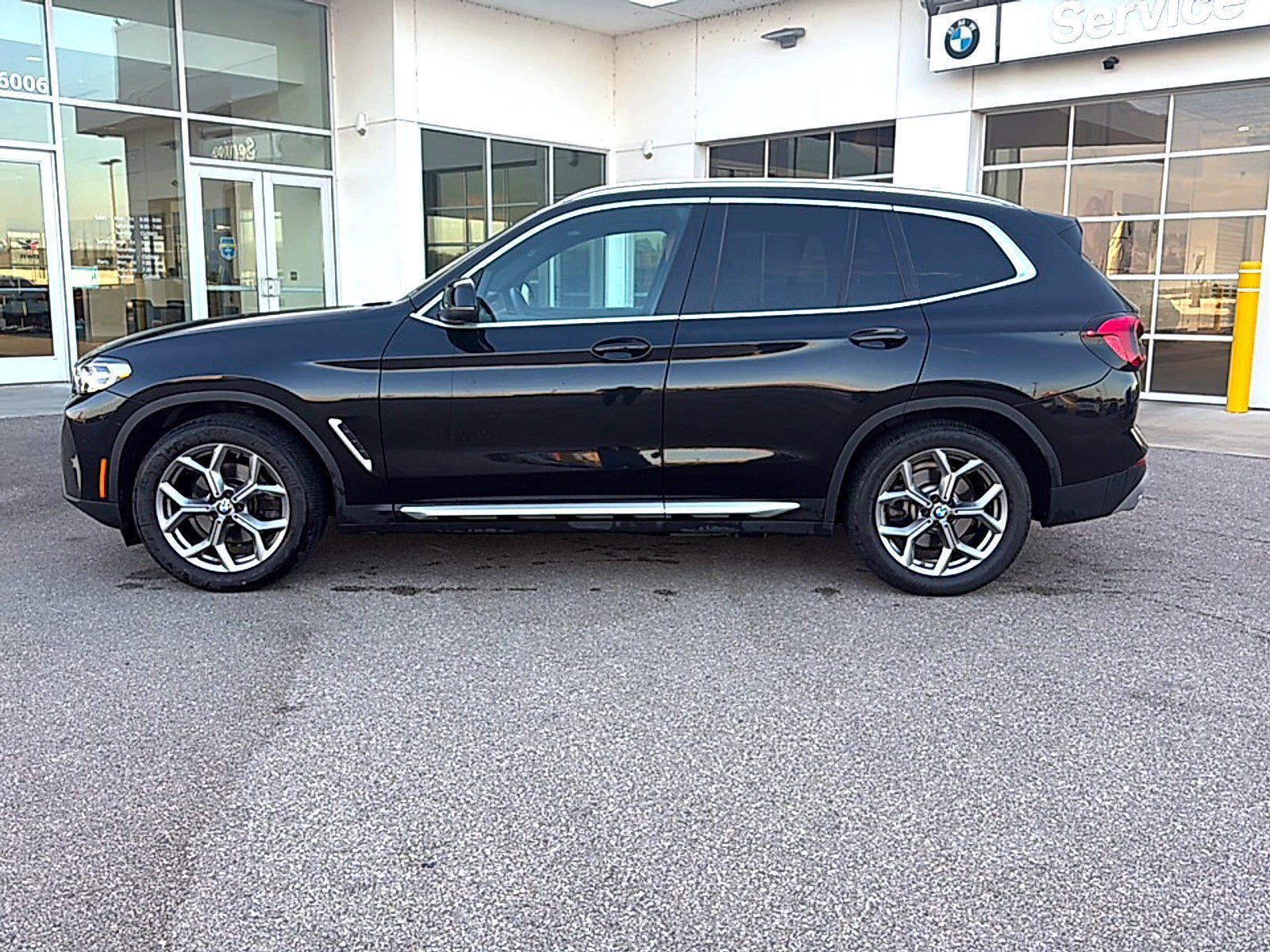 Used 2024 BMW X3 sDrive30i w/ Premium Package RWD image 4
