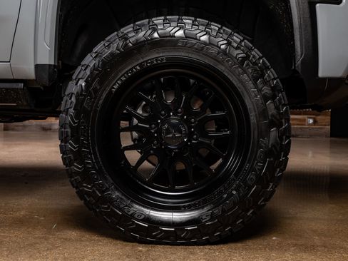 Used 2024 GMC Sierra 2500 AT4X image 12