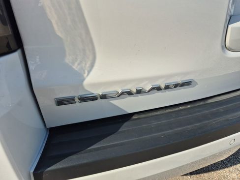 Used 2018 Cadillac Escalade Platinum image 82