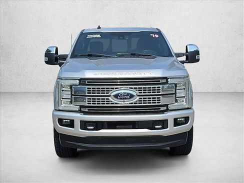 Used 2019 Ford F250 Platinum w/ Platinum Ultimate Package AWD/4WD image 2