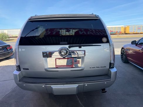 Used 2012 Cadillac Escalade ESV Luxury image 32