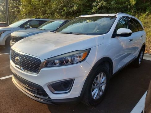 Used 2017 Kia Sorento FWD image 3