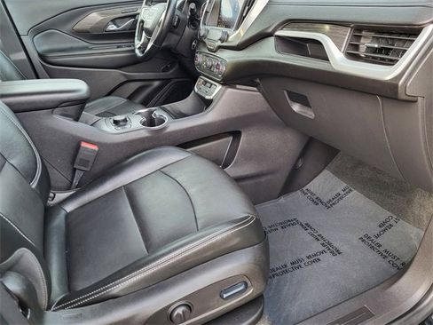 Used 2024 GMC Terrain SLT image 25