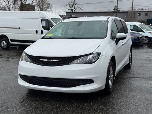 Used 2022 Chrysler Voyager LX FWD image 1