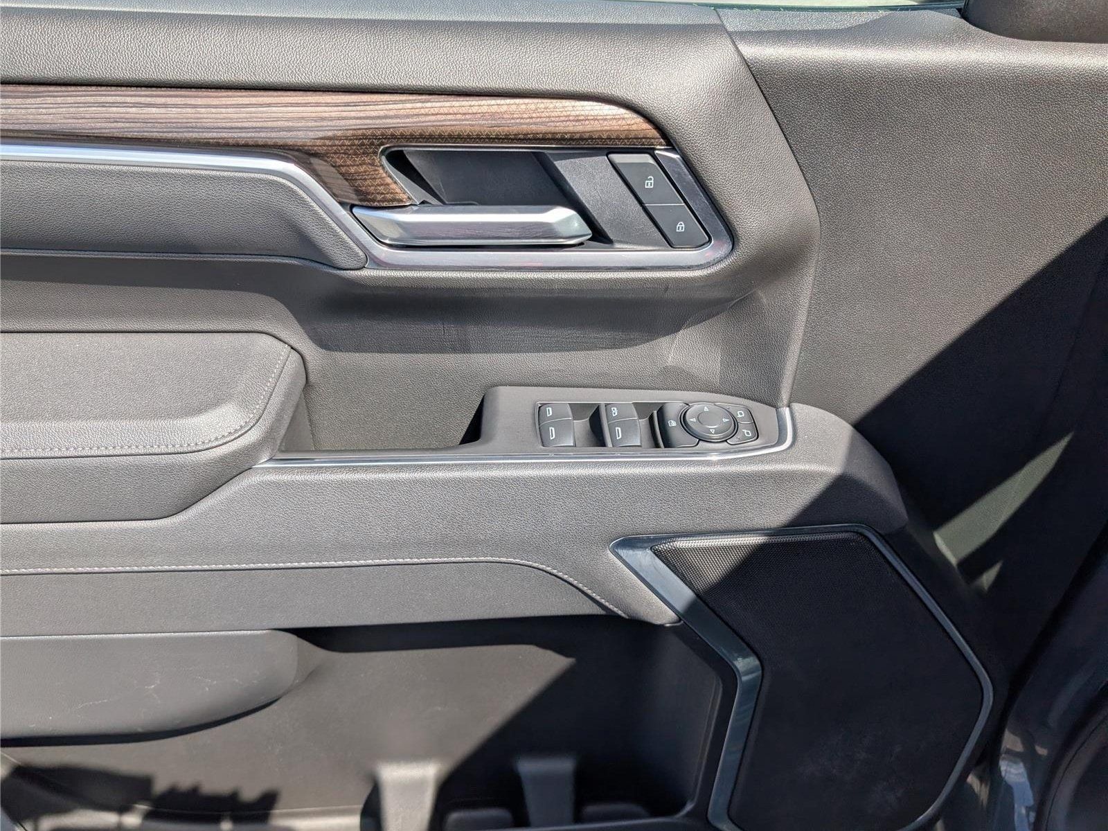 Used 2025 Chevrolet Silverado 1500 LT AWD/4WD image 19
