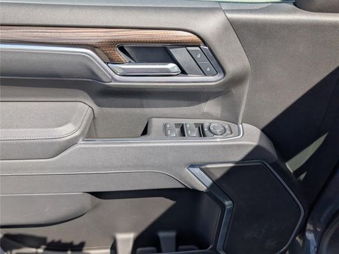 Used 2025 Chevrolet Silverado 1500 LT AWD/4WD image 19