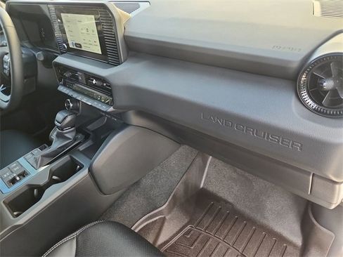 Used 2025 Toyota Land Cruiser image 27