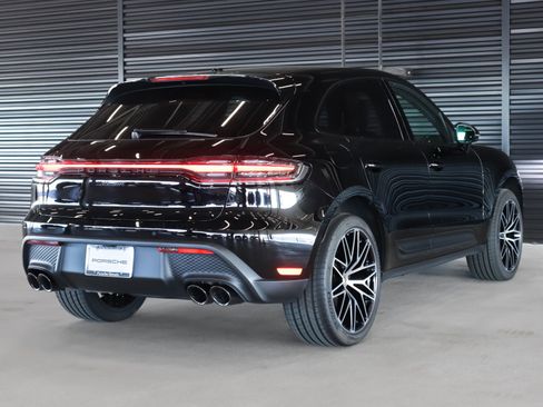Certified 2025 Porsche Macan image 10