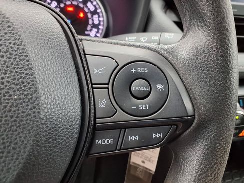 Used 2022 Toyota RAV4 LE AWD/4WD image 15