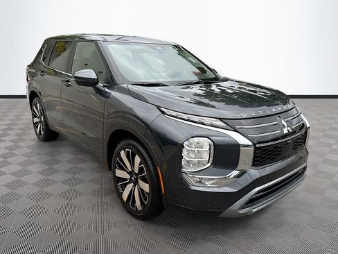 New 2026 Mitsubishi Outlander SE image 3