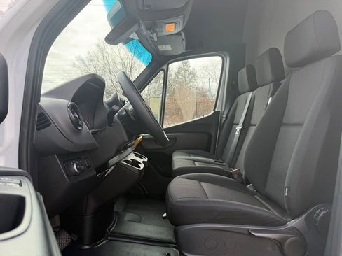 Used 2024 Mercedes-Benz Sprinter 2500 image 23