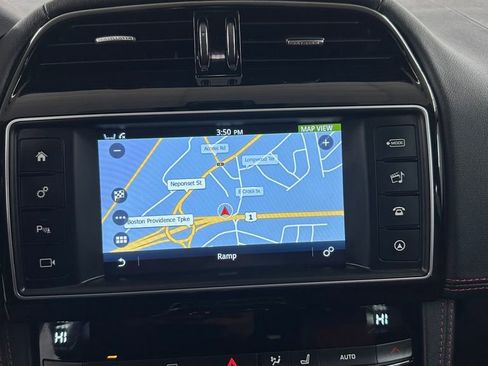 Used 2017 Jaguar F-PACE R-Sport image 21