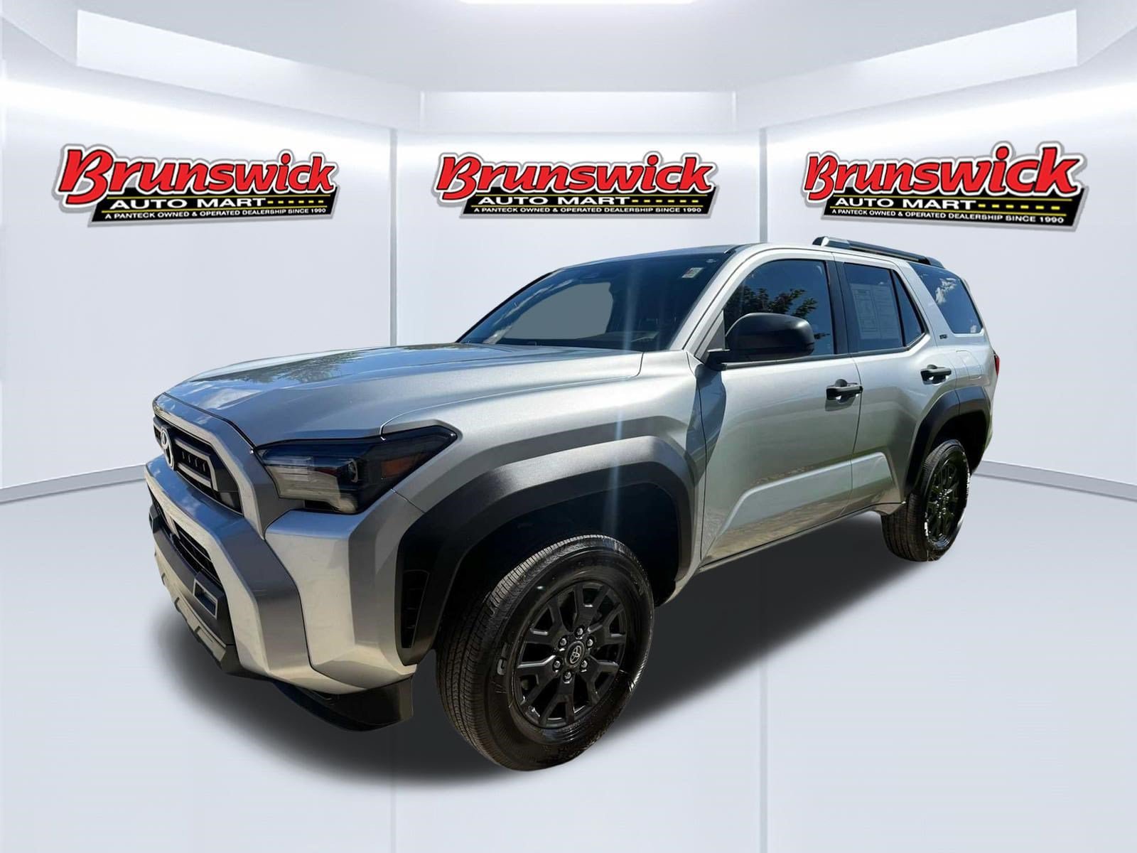 Used 2025 Toyota 4Runner SR5 AWD/4WD image 2