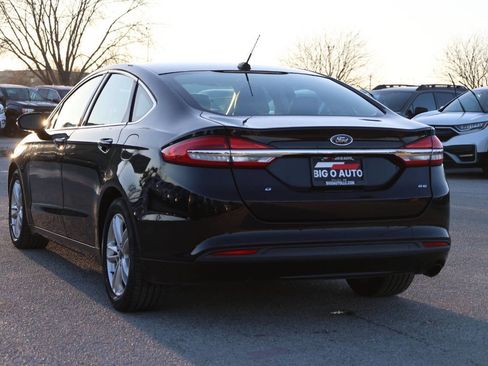Used 2018 Ford Fusion SE w/ Fusion SE Technology Package image 11