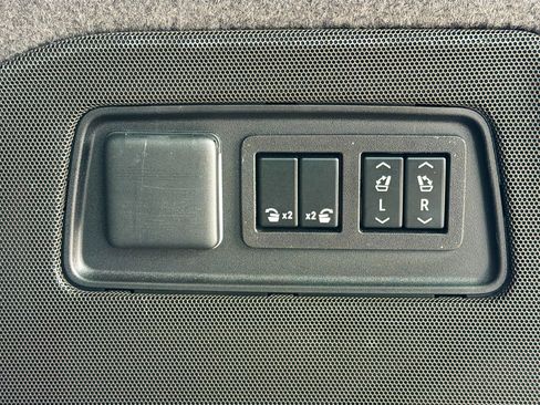 Used 2023 Cadillac Escalade ESV Premium Luxury w/ Performance Package image 13