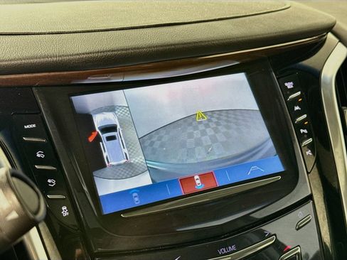 Used 2020 Cadillac Escalade Premium Luxury AWD/4WD image 10